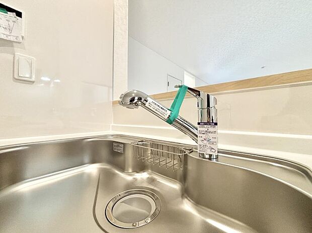 【その他設備(浄水器)】◆1号棟◆いつでも清潔なおいしいお水を。一つの水栓で水道水と浄水を使い分け。