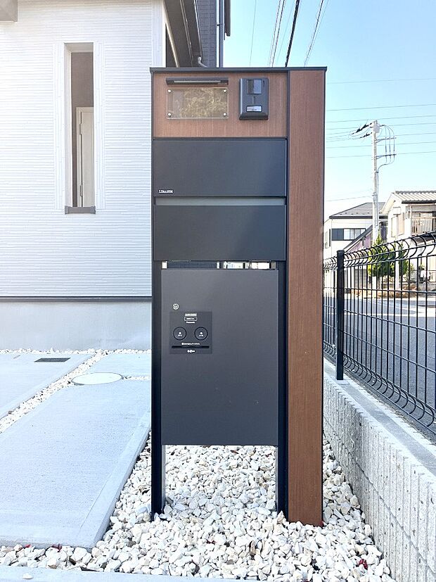 【その他現地】◆1号棟◆~Exterior~ 表札・インターホン・ポスト・宅配BOXをひとつに集約。エントランスになじむシンプルデザイン。