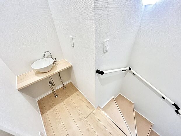 【その他設備(セカンド洗面台)】あると便利なセカンド洗面台。