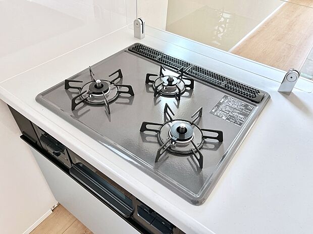 【その他設備(Ｓｉセンサーコンロ)】ガスコンロはＳｉセンサー搭載。火力調節や焦げ付き・消し忘れも防いでくれます。