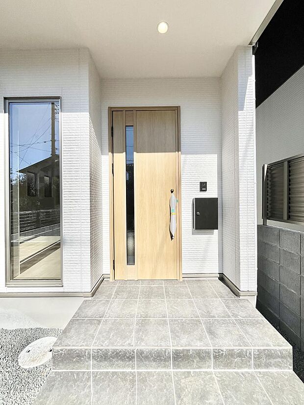 【玄関】◆１号棟◆大切な家族、来客を出迎える玄関。