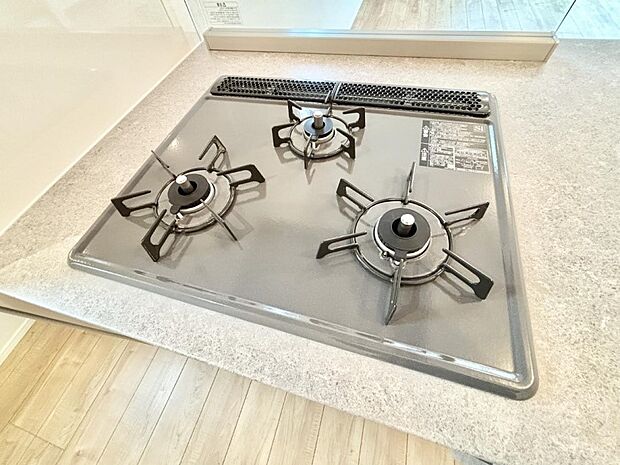 【その他設備(3口コンロ)】三口ガスコンロでお料理が一気にはかどりそう