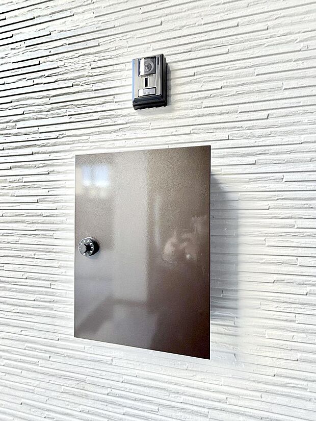 【その他現地】◆2号棟◆シンプルデザインのポスト。