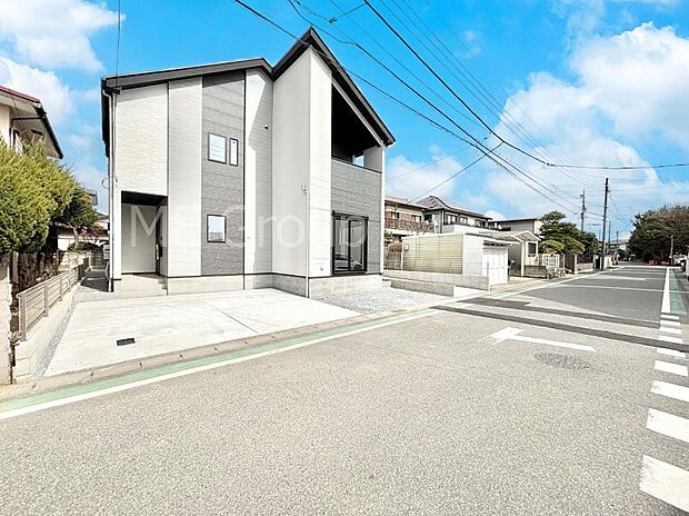 【前面道路含む現地写真】前面道路はきちんと整備されています