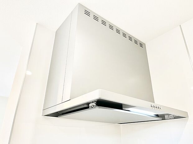 【その他設備(レンジフード)】◆1号棟◆基本的なお手入れはフィルターのみ！お手入れのしやすさも魅力です。