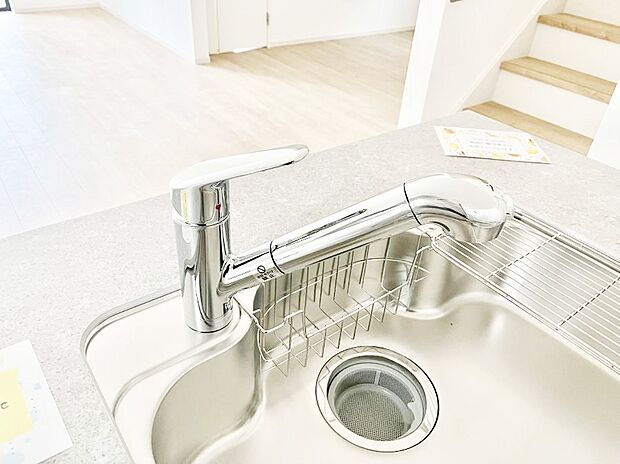 【その他設備(蛇口一体型浄水器)】いつでも清潔なおいしいお水を。一つの水栓で水道水と浄水を使い分け。