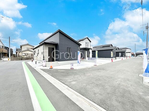 【前面道路含む現地写真】前面道路はきちんと整備されています