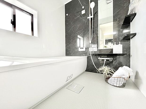 【浴室】落ち着いた雰囲気でゆっくりお寛ぎいただけるバスルーム