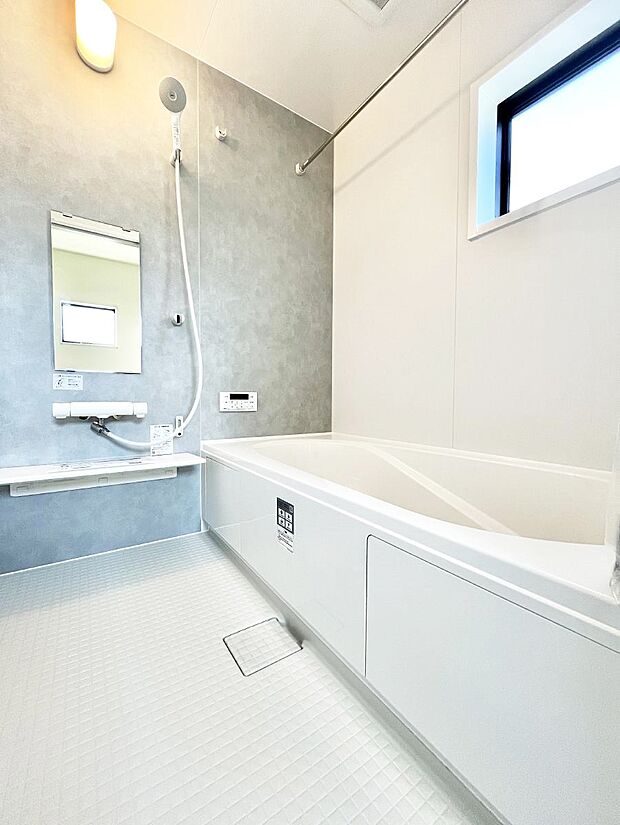 【浴室】落ち着いた雰囲気でゆっくりお寛ぎいただけるバスルーム