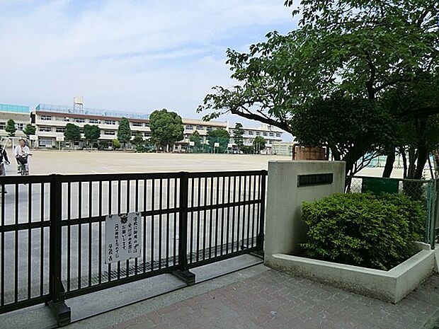 市川市立第二中学校(約450m)