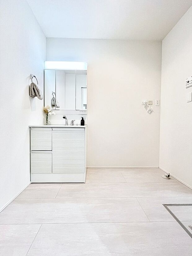 【洗面台・洗面所】ゆとりの洗面スペースで朝の身支度もスムーズに