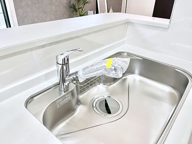 【その他設備(浄水器)】いつでも清潔なおいしいお水を。一つの水栓で水道水と浄水を使い分け。