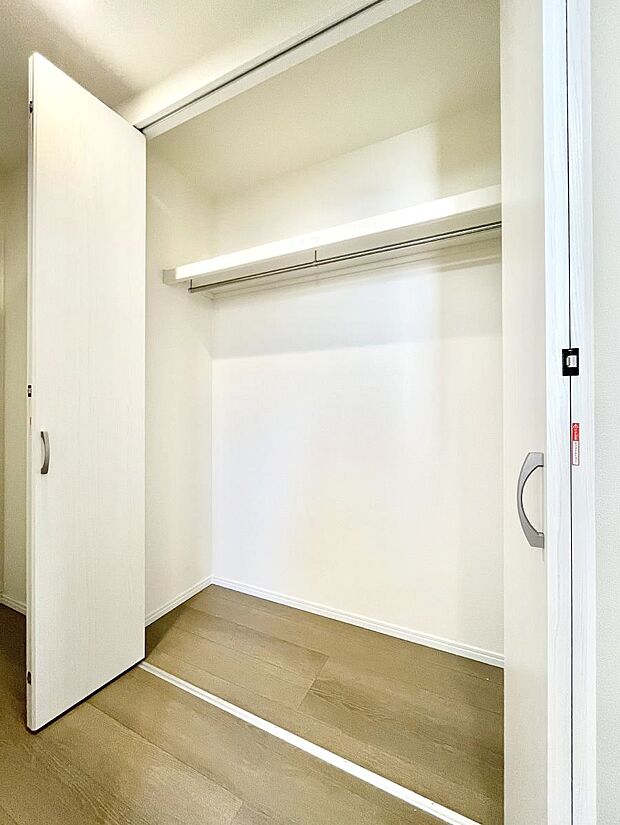 【その他設備(玄関ホール収納)】◆A号棟◆豊富な収納で生活スペースがすっきりします。