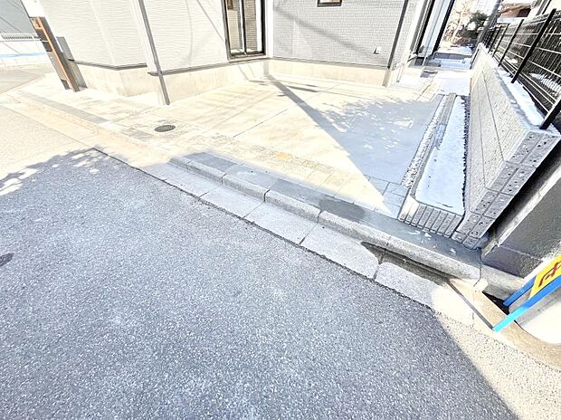 【駐車場】◆1号棟◆～Parking～　駐車場２台置けます！(車種による)自転車置き場や物置場として、お子様の遊ぶスペースとして、ゆとりある敷地だからこそ可能な多用途にご利用いただけるスペースです。