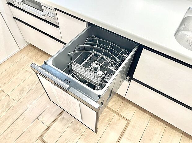 【その他設備(食洗機)】◆1号棟◆面倒なお片づけは食洗機にお任せ！家事の負担が減って、時間にも気持ちにもゆとりができます。