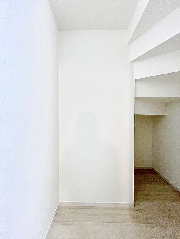 【その他設備(リネンスペース)】便利なリネン庫で、スッキリした使いやすい洗面室に  