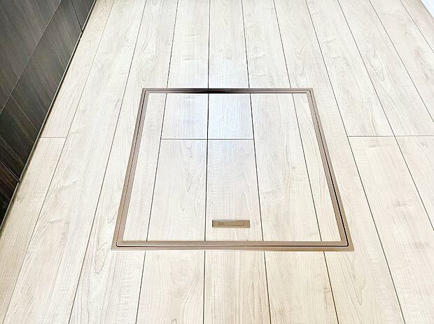 【その他設備(床下収納)】◆４号棟◆床下収納付き！日用品・非常用品の収納にも大活躍。