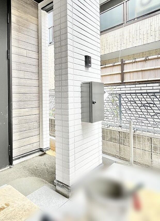 【その他現地】シンプルなデザインのポスト