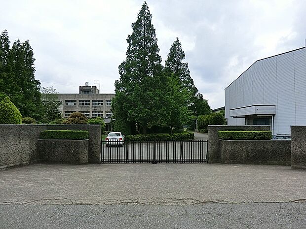 四街道市立千代田中学校(約1,360m)