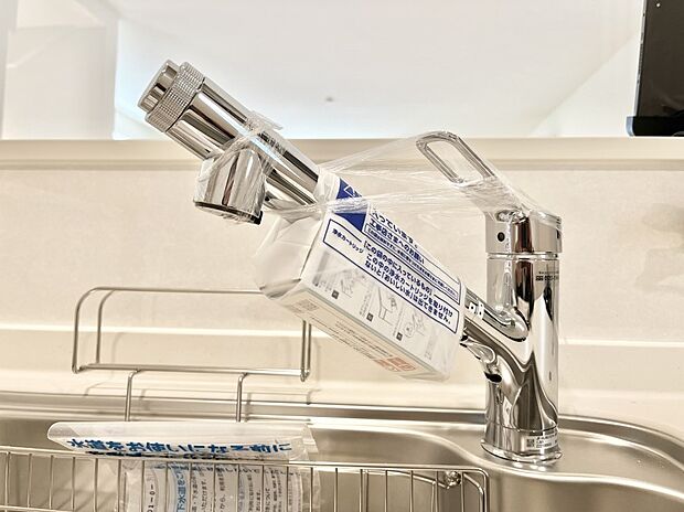 【その他設備(浄水器)】いつでも清潔なおいしいお水を。一つの水栓で水道水と浄水を使い分け。