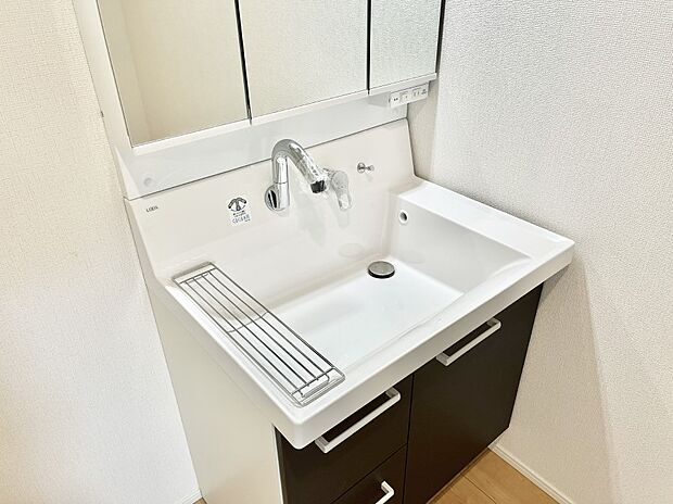 【その他設備(シャワー水栓)】ハンドシャワー付き!使いやすい洗面台。