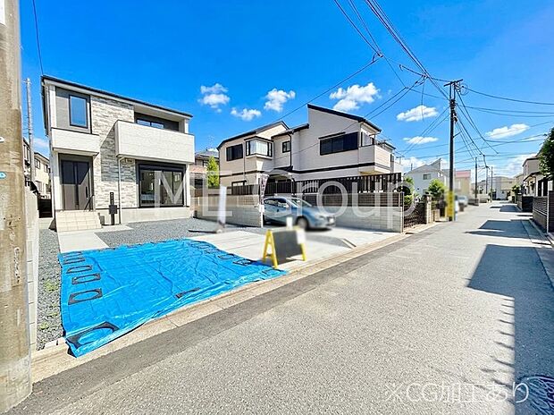 【前面道路含む現地写真】~Exterior~ 前面道路:南西 4m 公道 前面道路は閑静な住宅地をはしる車通りの少ない道路。駐車の出し入れもらくらくです!ご不明点・現地見学のご希望は、お気軽にお問い合わせください!