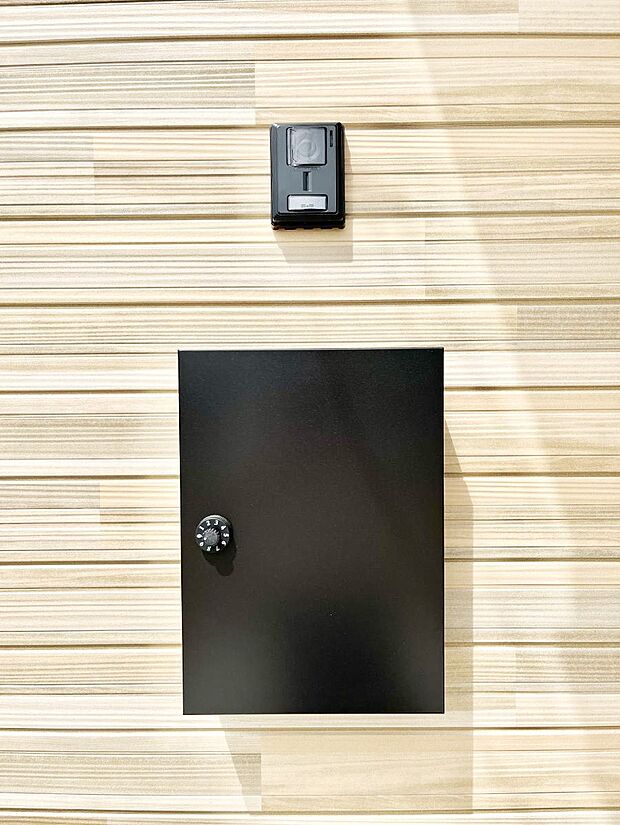 【その他現地】シンプルなデザインのポスト