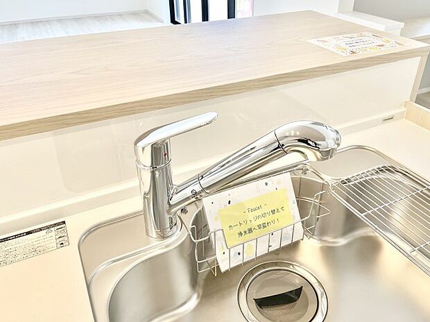 【その他設備(浄水器)】◆１号棟◆いつでも清潔なおいしいお水を。一つの水栓で水道水と浄水を使い分け。
