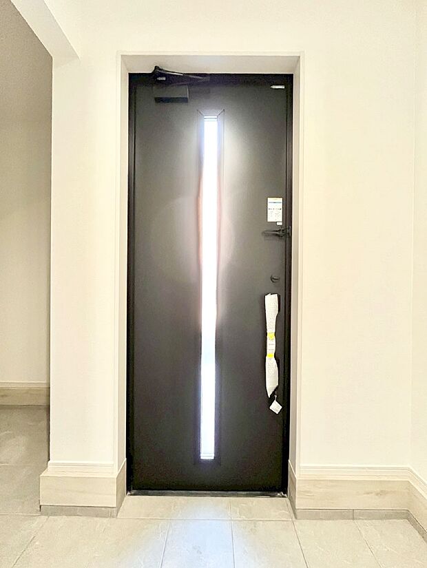 【玄関】~Entrance~ 玄関は家の顔といわれますが我が家のセンスをさりげなく感じさせる魅力ある玄関造りも楽しみの一つ。帰宅する度に家族がほっとできる心地よい空間造りも大切ですね♪