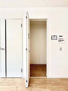 その他設備(キッチン横収納)