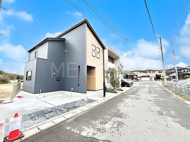 【前面道路含む現地写真】堂々完成！！ ここから始まる新生活を応援いたします！ 