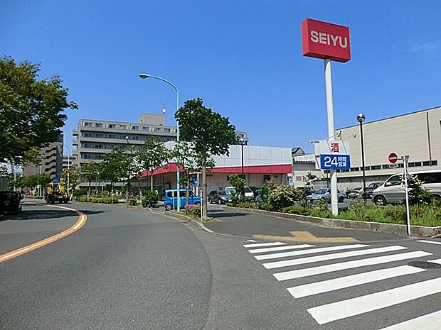 西友南葛西店(約700m)