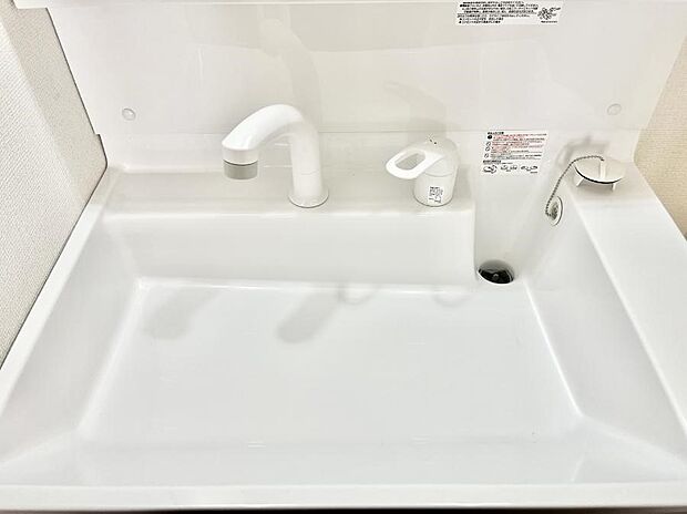 【その他設備(シャワー付き洗面台)】ハンドシャワー付き!使いやすい洗面台。