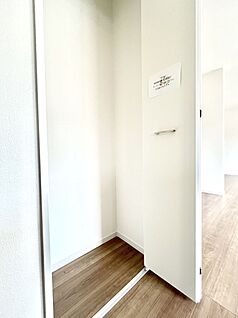 その他設備(キッチン横収納)