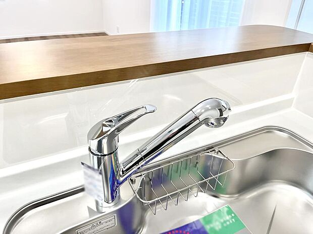【その他設備(浄水器)】いつでも清潔なおいしいお水を。一つの水栓で水道水と浄水を使い分け。