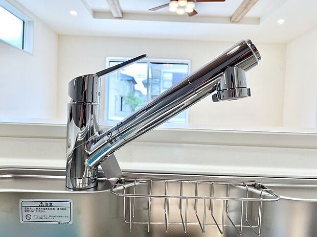 【その他設備(浄水器)】いつでも清潔なおいしいお水を。一つの水栓で水道水と浄水を使い分け。