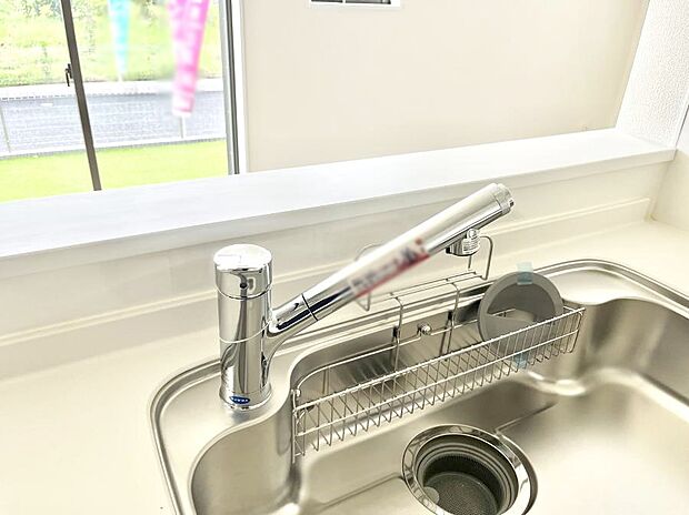 【その他設備(浄水器)】◆A号棟◆いつでも清潔なおいしいお水を。一つの水栓で水道水と浄水を使い分け。