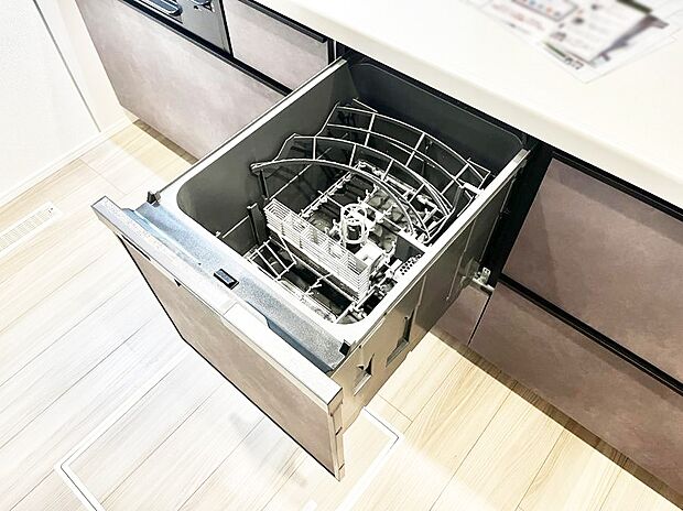【その他設備(食洗機)】面倒なお片づけは食洗機にお任せ！家事の負担が減って、時間にも気持ちにもゆとりができます。