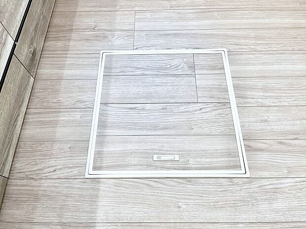 【その他設備(床下収納)】床下収納付き!日用品・非常用品の収納にも大活躍。
