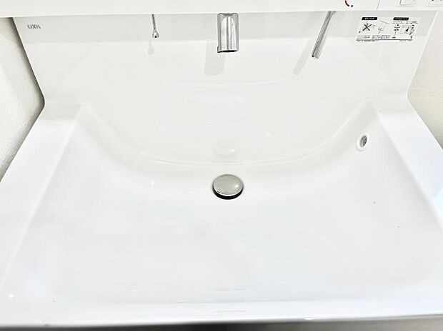 【その他設備(ハンドシャワー水栓)】ハンドシャワー付き!使いやすい洗面台。