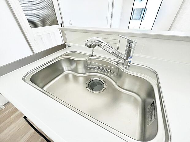 【その他設備(浄水器)】いつでも清潔なおいしいお水を。一つの水栓で水道水と浄水を使い分け。