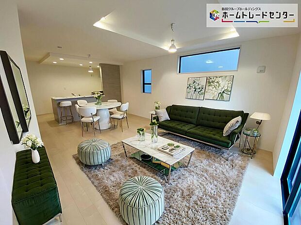 カースペースを広く確保したので、愛車のお手入れもしやすくなっております。
現地をご覧いただきながら、住まいの夢をお聞かせください。(家具はCGです)