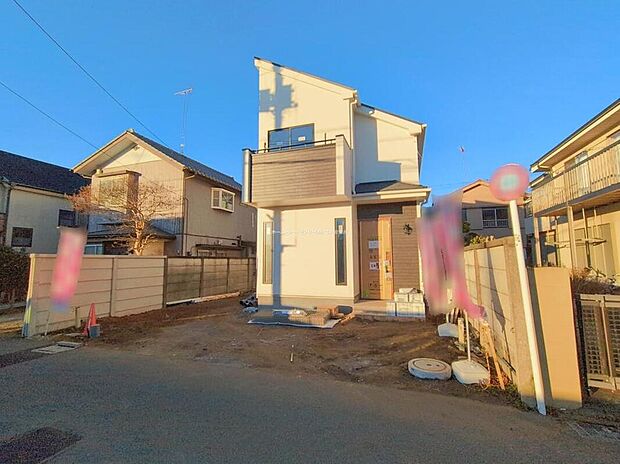 ☆家族の様子がよくわかる「リビングイン階段」&「対面式キッチン」の間取りを採用しました。
3.5帖のロフトはたっぷり収納可能♪思い出の品や、季節物の家電の置き場所にもピッタリです◎