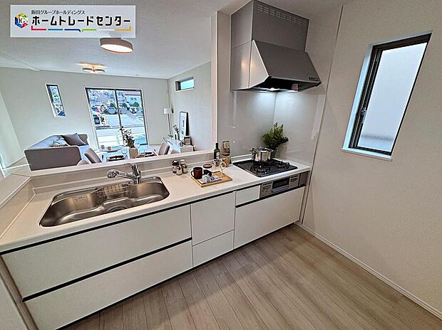 ☆System Kitchen☆
いつもご家族と一緒に過ごせるのが対面キッチンの魅力!今日の出来事を話しながら、一緒にお料理をしながら…いつもご家族の笑顔が近くにあります。