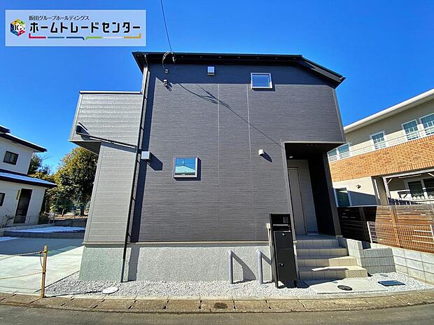 ☆あきる野・小川東１丁目のご案内を開始致しました！洗練されたデザインのお洒落なお住まいです。カースペースも2台分ございます！通勤で車をお使いの方にも大変オススメです！