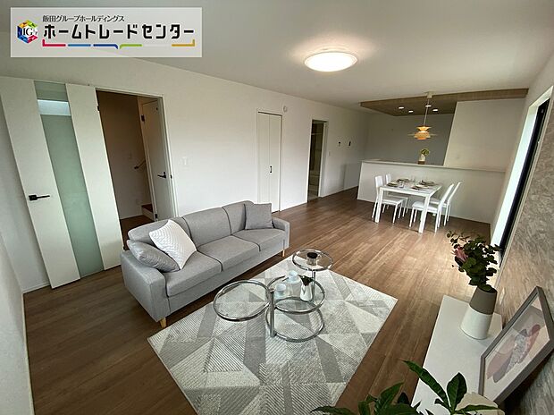 土日のご予約はもちろん、平日やお仕事終わりの時間に合わせて夜間のご案内も実施しています。まずはお客様のご都合やご希望をお聞かせください♪お問い合わせをお待ちしています！