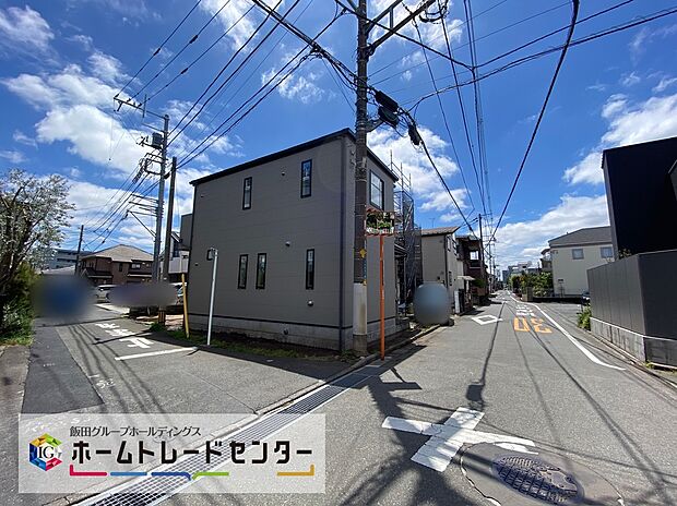 ☆前面道路は車通りが多くないので、車庫入れが苦手な方でも安心して入れられます。敷地の空いたスペースには、家族の自転車を駐輪したり、来客用の駐車スペースとしてもお使いいただけます。