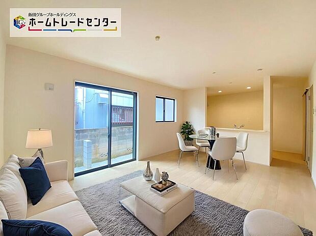 ☆Living　Room☆
思い思いの過ごし方をする。理想のリビングともいえる空間を実現するには、家族が自然に集まる演出や、適度な距離感を保てる空間の広さも必要ですね。（家具はCGです）