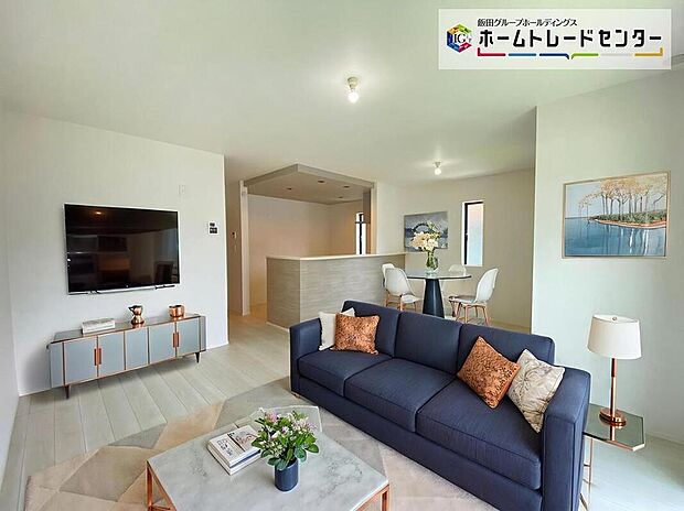 ☆Living　Room☆
会話が弾むリビング、料理が愉しくなるキッチン。家は、ただ生活する場ではなく、暮らしを愉しく、快適にする場所。笑顔の毎日、安らぎの日々のために、最新の設備・仕様を採用。
