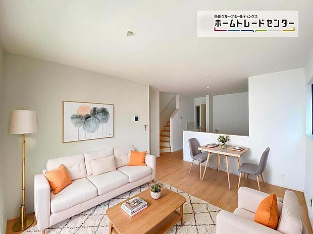 ☆Living Room☆
『LDKは家族だんらんをデザイン』家族が集まり一緒の時間がすごせる工夫がされております。何気ない一日のひとコマが何者にも代えがたい宝物になることでしょう♪(家具はCGです)